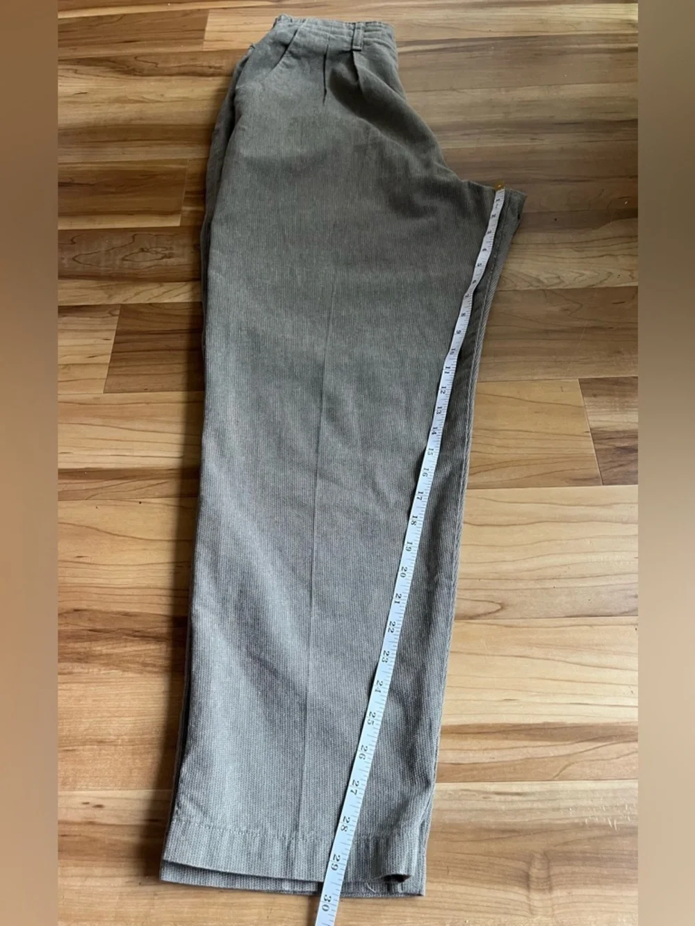 Lee Casuals Khaki Pleated Pants Relaxed Fit 31x30 Wrinkle Free